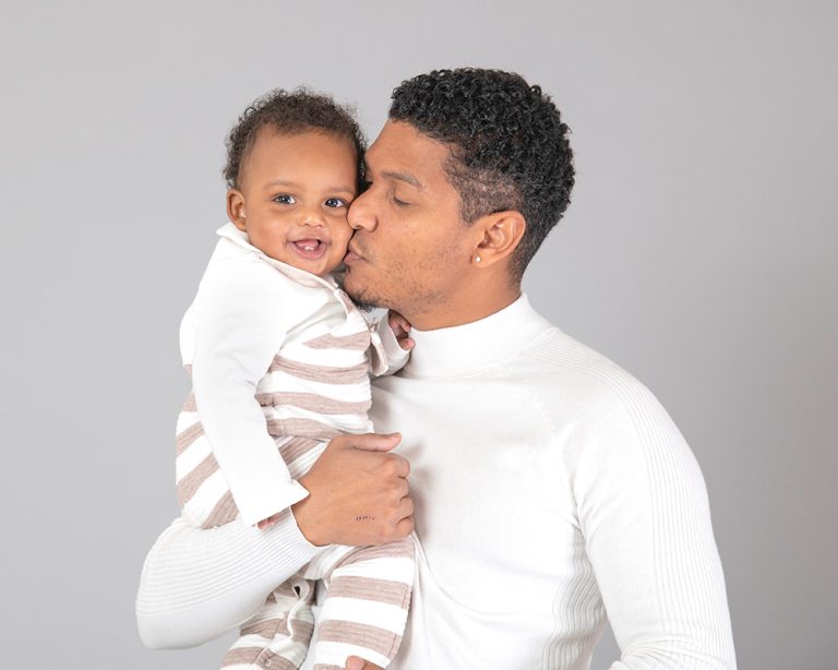 sesion-fotos-papa-bebe-madrid-alcorcon-fotografo-fotografa-mostoles-fotografia-padre