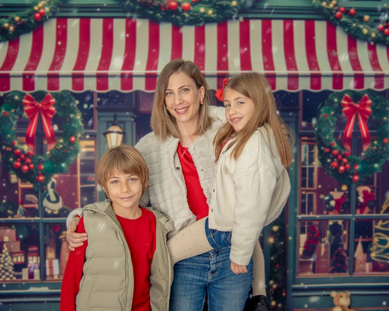 Familia en su reportaje fotográfico de Navidad en Alcorcón, cerca de Villaviciosa de Odón.