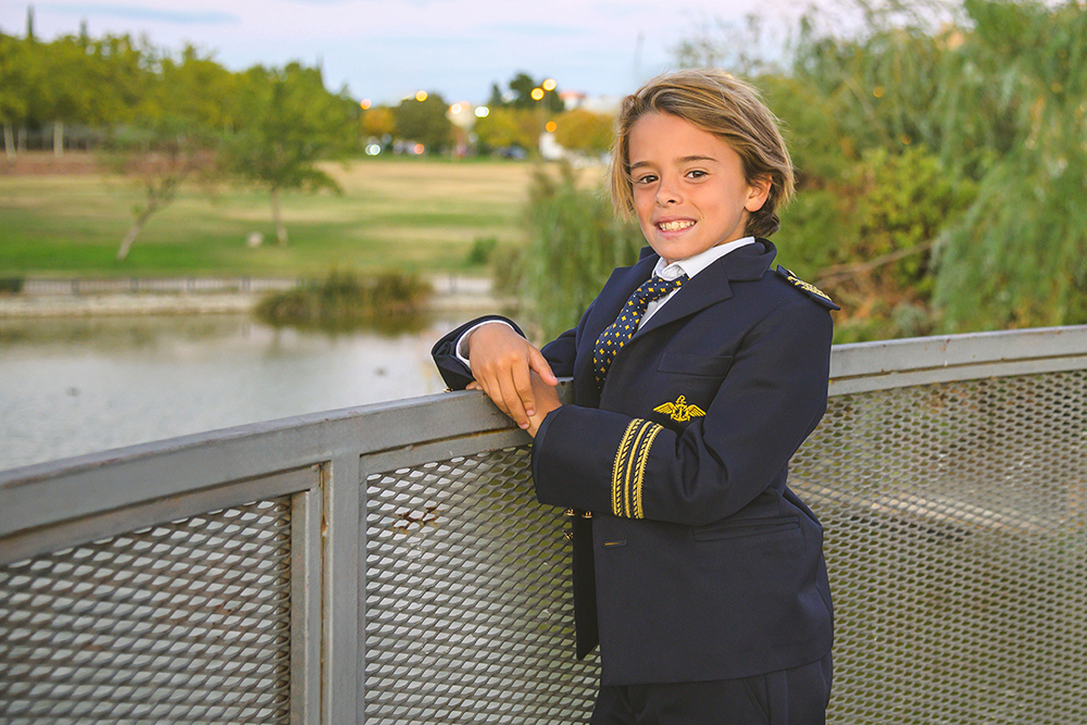 Reportaje de Comunión de un niño en un parque de Alcorcón, Madrid, cerca de Villaviciosa de Odón.