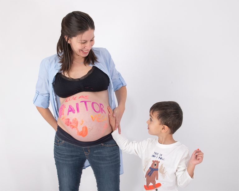 fotografia-embarazo-madrid-pintar-pintura