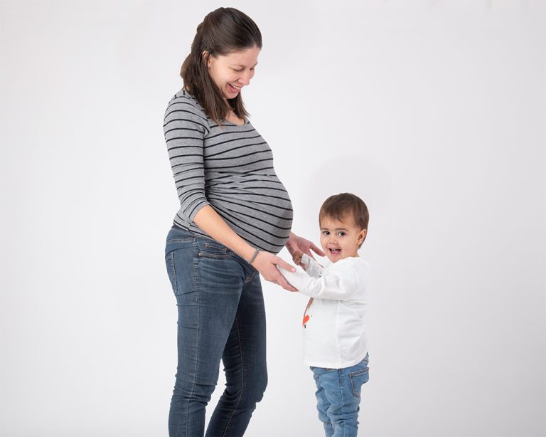 sesion-fotos-embarazo-madrid-madre-hija-hijo